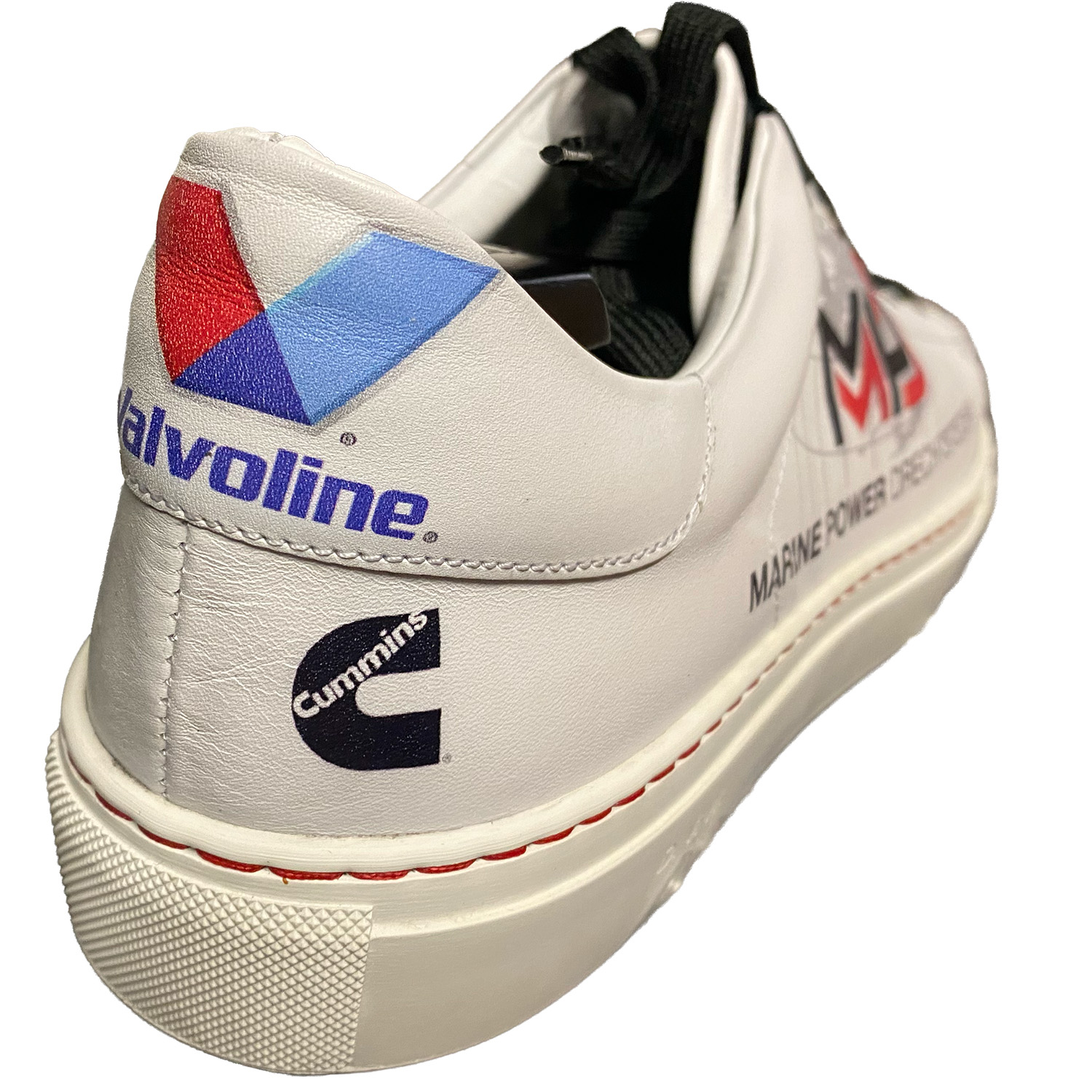 Custom sneaker met bedrijfslogo en huisstijl